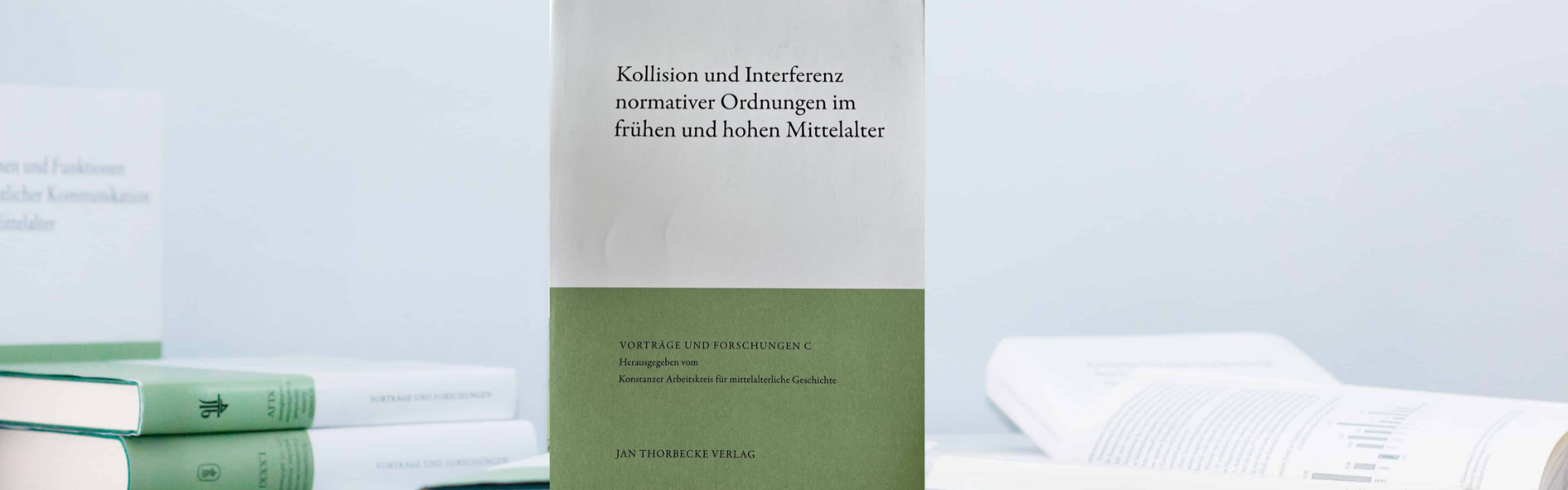<p>Der Band mit dem Titel »Kollision und Interferenz normativer Ordnungen im frühen und hohen Mittelalter« wurde von Stefan Esders und Karl Ubl herausgegeben und geht auf eine Tagung des Konstanzer Arbeitskreises vom Frühjahr 2021 zurück.</p>

