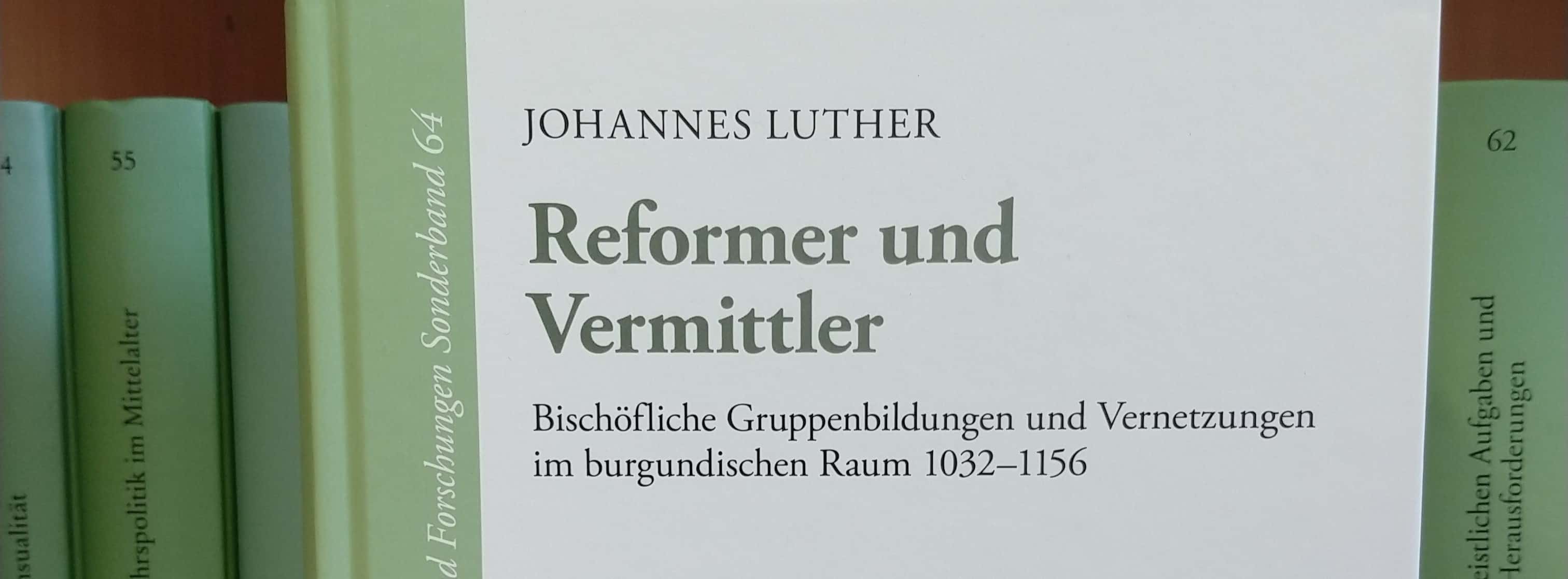 <p>Das Buch mit dem Titel »Reformer und Vermittler. Bischöfliche Gruppenbildungen und Vernetzungen im burgundischen Raum 1032-1156« wurde von Johannes Luther verfasst.</p>
